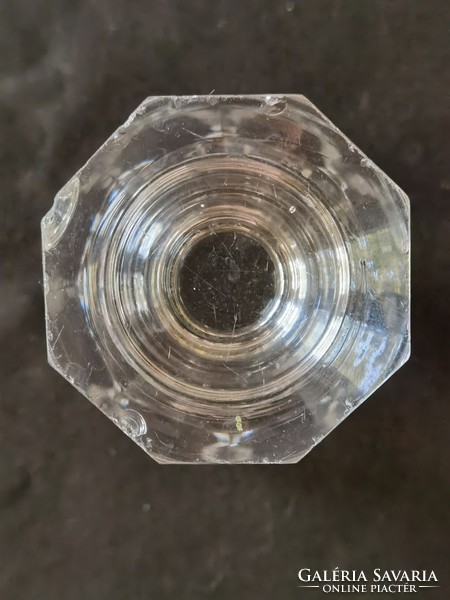 Antik fújt biederme metszett vastagfalú nyolc lapra csiszolt fazettált talpas üveg pohár