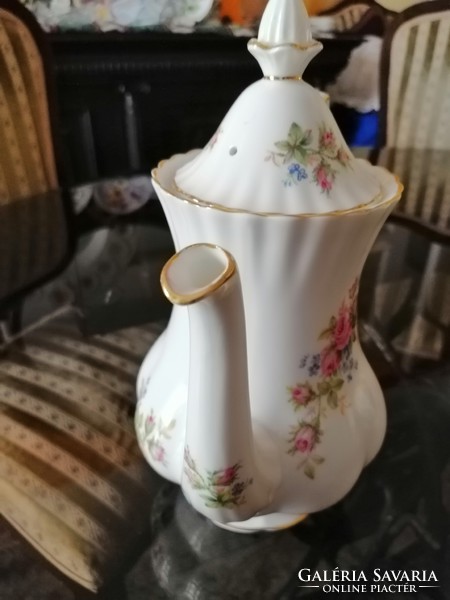 Royal Albert által készített Moss Roses teás/kávés kancsó