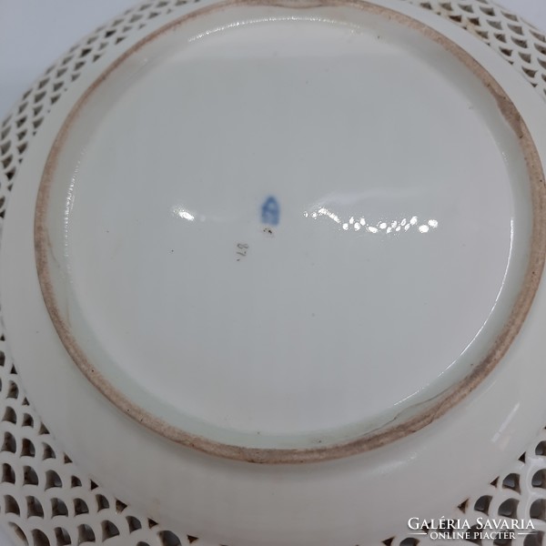 Áttört szélű Altwien porcelán tányér
