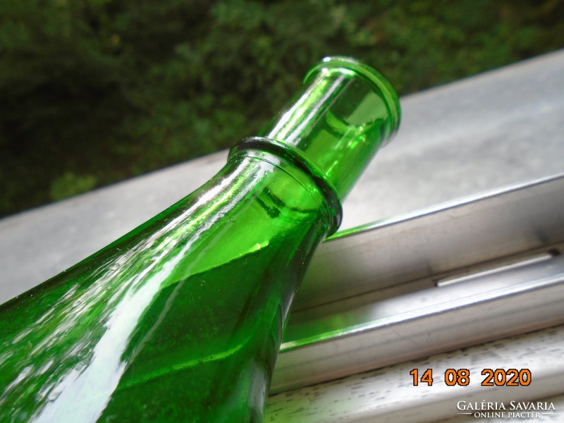 200 éves borászati hagyománnyal José Maria da Fonseca portugál italos lapos ovális üveg