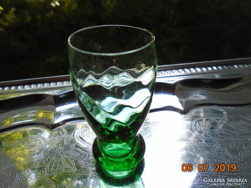 Smaragdzöld dombor csavart rombusz mintás pohár vastag talppal