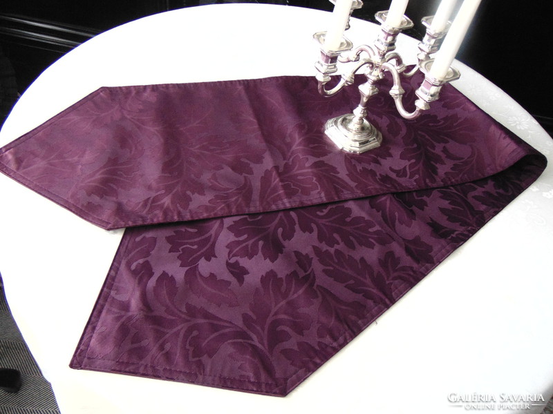 Lila vastag selyemdamaszt asztalterítő csodás mintával