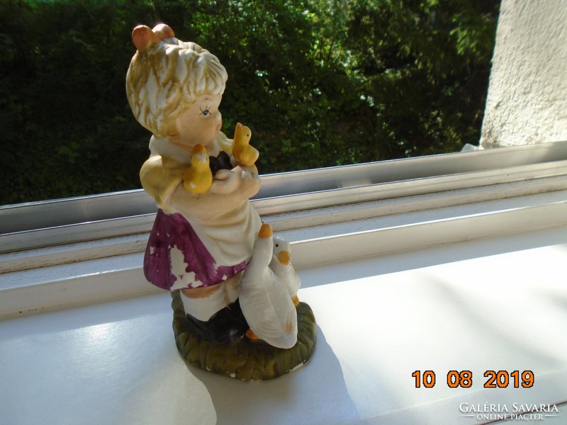 Antik Goebel-Hummel stílusban kézzel festett bisquit porcelán kislány kislibákkal
