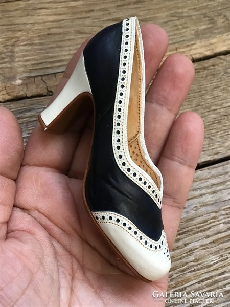 Raine Willits Design miniatűr cipődísz műgyantából