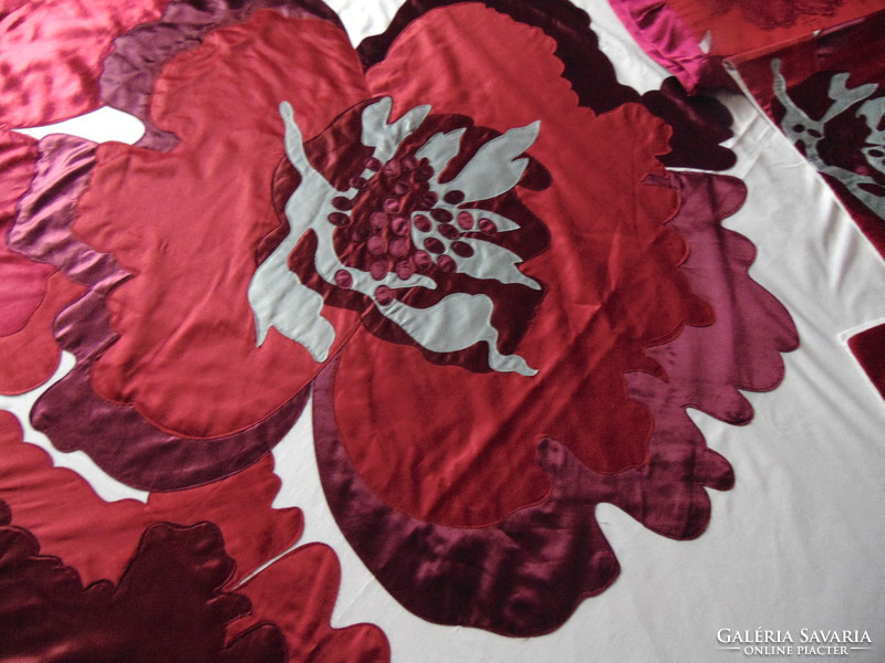 Hatalmas burgundivörös selyemvirágos ágynemű garnitúra 5 részes