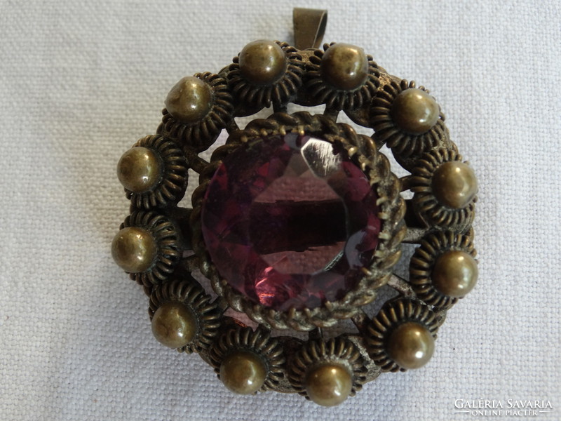 Silver-plated pendant and brooch in one, with amethyst colored polished crystal, 4 cm diameter
