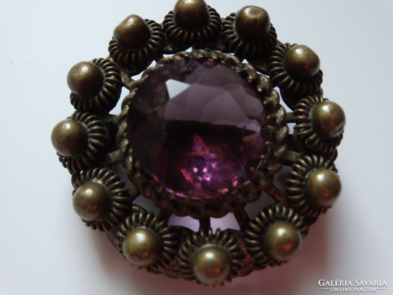 Silver-plated pendant and brooch in one, with amethyst colored polished crystal, 4 cm diameter