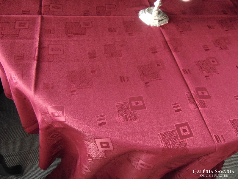 Meseszép burgundi vörös selyemdamaszt asztalterítő 158 x 256 cm