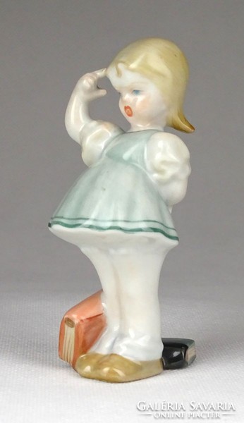 1F609 Herendi porcelán könyves kislány figura