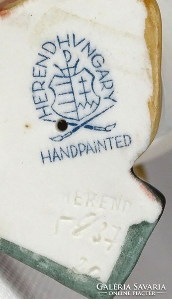 1F609 Herendi porcelán könyves kislány figura