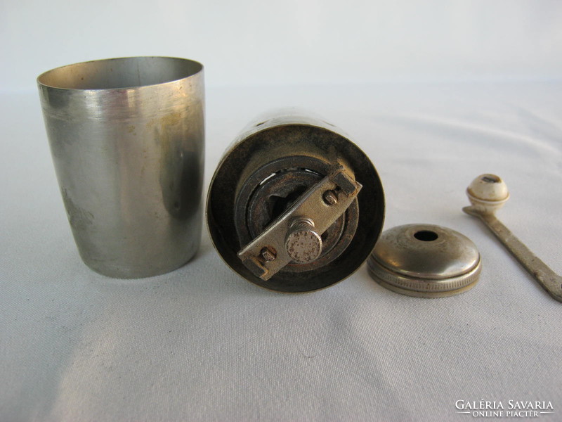 Retro metal grinder manual coffee grinder