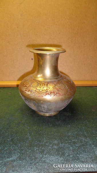S21-58  Díszített sárgaréz váza