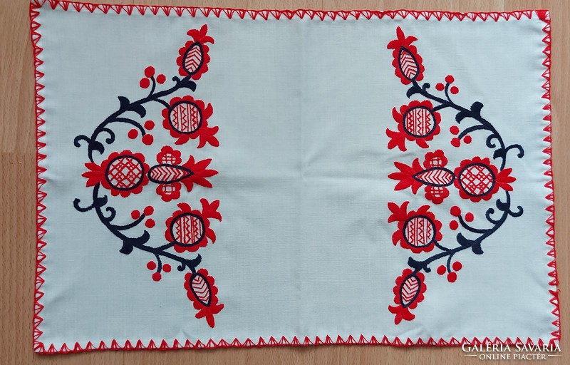 White sun cloth tablecloth decorated with hand-embroidered ethnographic patterns,tablecloth,running