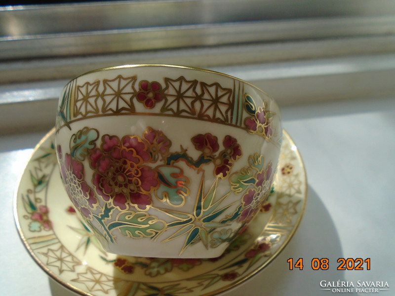 Zsolnay kézzel festett, aranykontúrozott ,kidomborodó perzsa mintával, kávés csésze alátéttel
