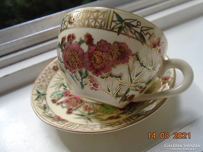 Zsolnay hand-painted, gold contoured, protruding Persian pattern, coffee cup coaster