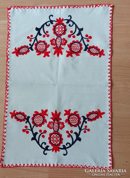White sun cloth tablecloth decorated with hand-embroidered ethnographic patterns,tablecloth,running