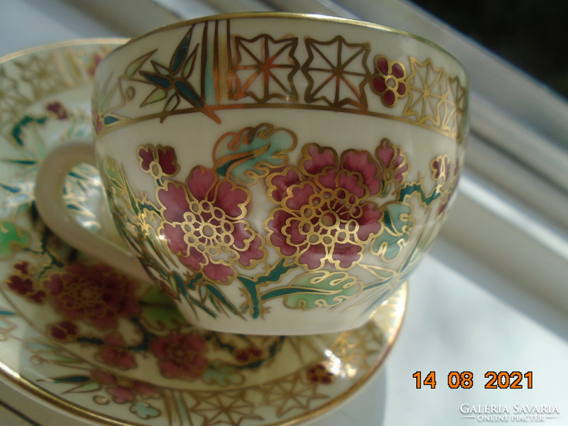 Zsolnay kézzel festett, aranykontúrozott ,kidomborodó perzsa mintával, kávés csésze alátéttel