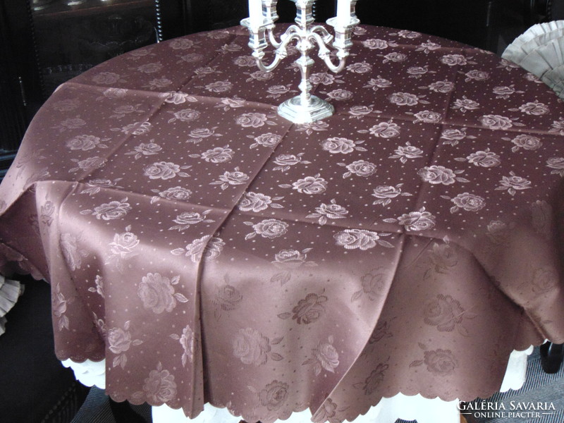 Szépséges barna selyemdamaszt asztalterítő 160 kerek