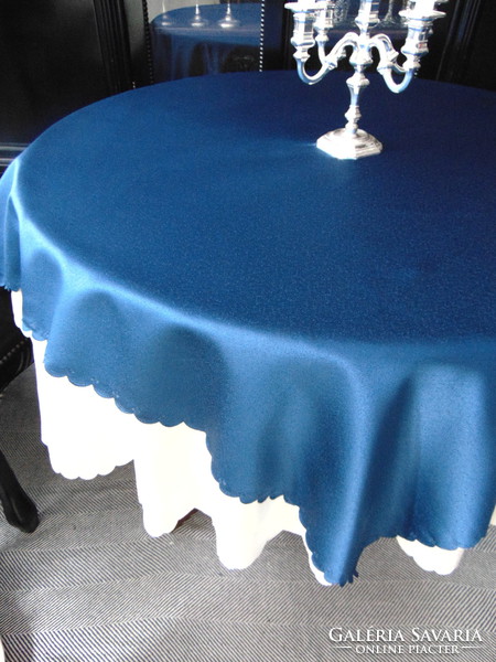 Elegáns kék selyemdamaszt asztalterítő 138 x 138