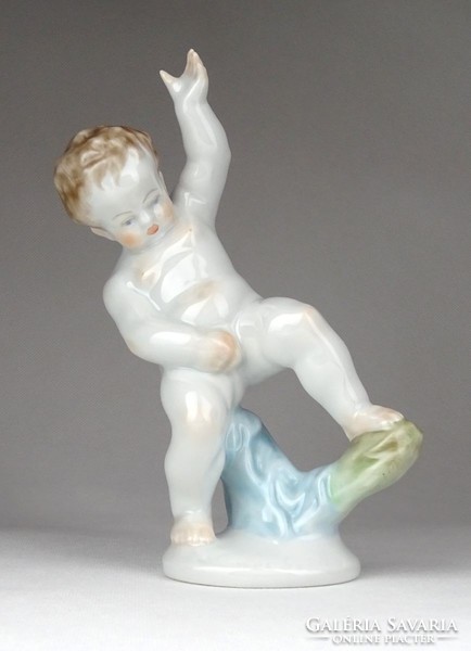 1F617 Régi Herendi porcelán pisilő fiú figura 18 cm