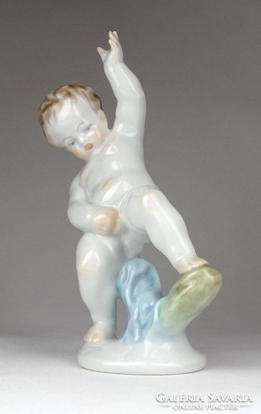 1F617 Régi Herendi porcelán pisilő fiú figura 18 cm