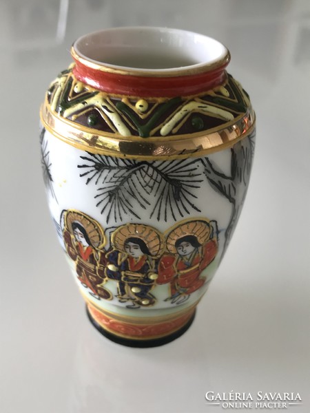 Japán satsuma vázák, 8 cm és 6,5 magasak