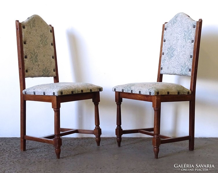 1F197 Kárpitozott szegecselt támlás szék pár