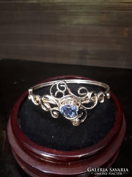 Silver bracelet decorated with aquamarine and zircon stone