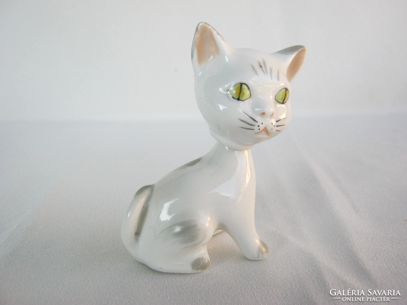 Aquincumi porcelain kitten cat