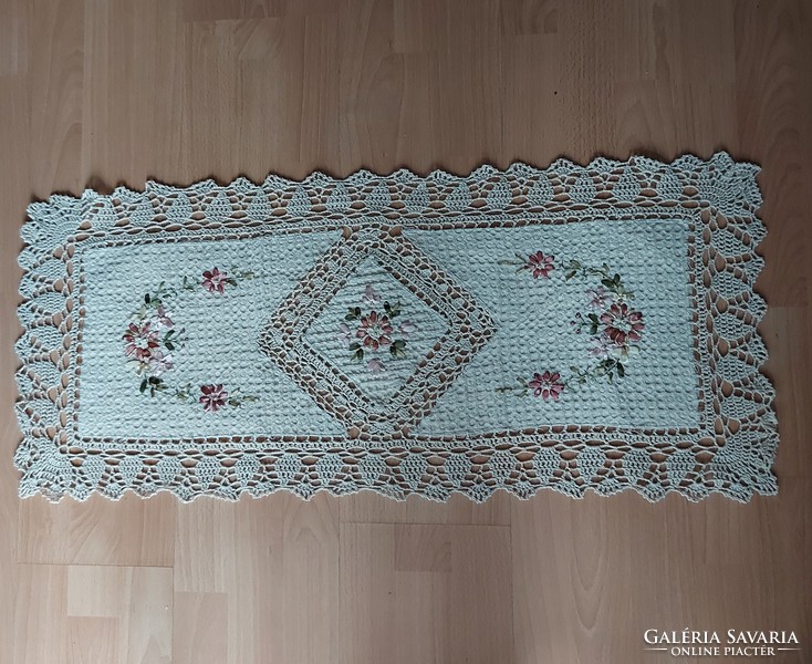 Old, tablecloth with smoke-colored crochet, crochet and silk pattern, running