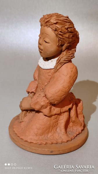 Jelzett kerámia szép kis leány figura A. Judit szignóval