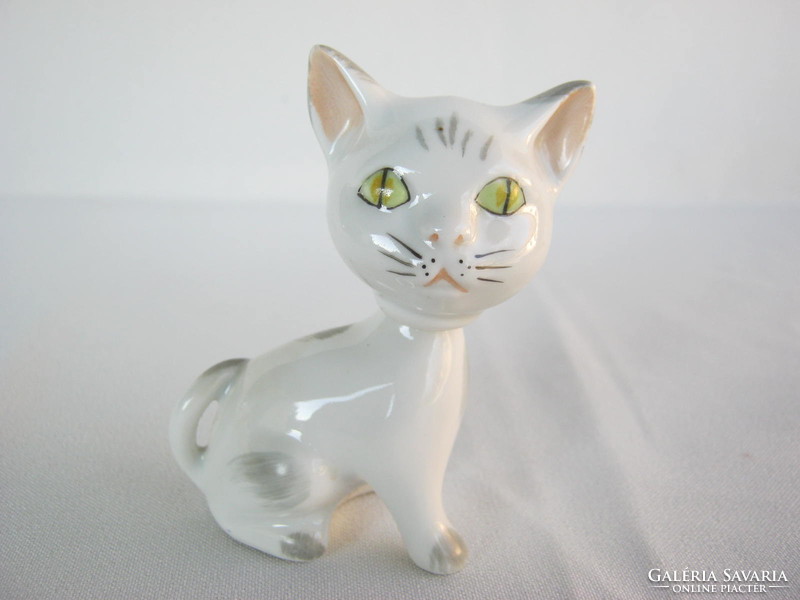 Aquincumi porcelain kitten cat