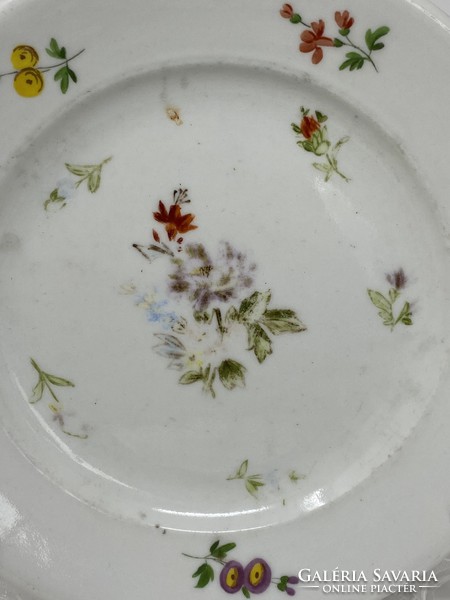 Antik Alt Wien virágokkal díszített porcelán tányér 1860-ból- CZ