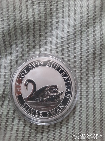 Silver swan 2017 color silver investment and collector coin. 1 oz