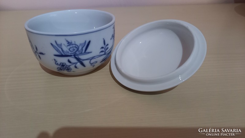 Régi kardos Meisseni  kék fehér mintás  porcelán bonbonier