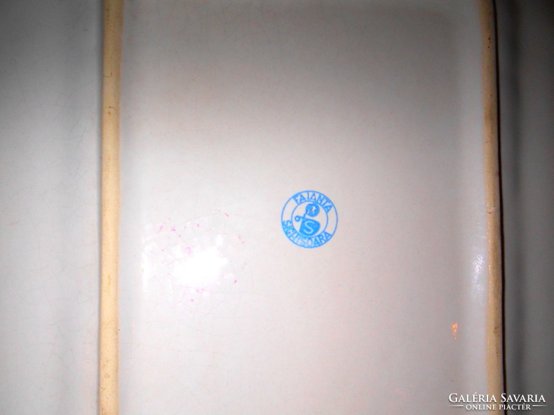 Porcelánfajansz  domború díszítéssel pecsenyés tál 31,5 cm X 21,5  cm