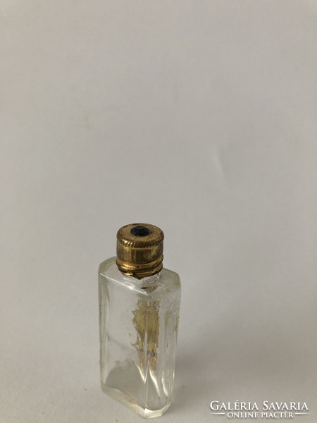 Parfümös üveg