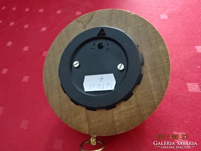 Mechanical barometer, in a wooden frame, diameter 10 cm. He has!