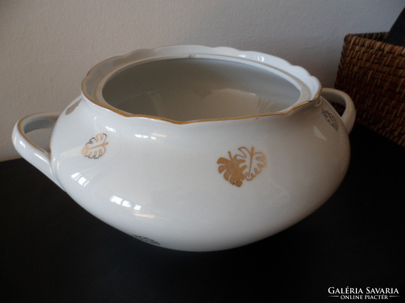 Soup bowl with gold pattern