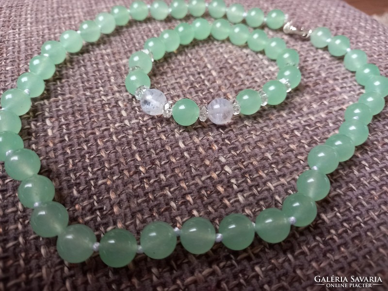 Jade necklace and bracelet set from China