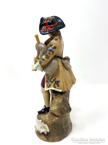 Antik Volkstedt "Kecskedudás úrfit" ábrázoló porcelán figura- CZ