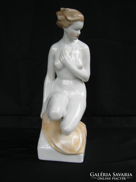 Hollóház porcelain large size female nude