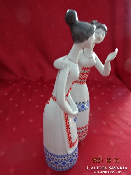Ravenclaw porcelain figure, girls in folk art clothes, height 24 cm. He has!
