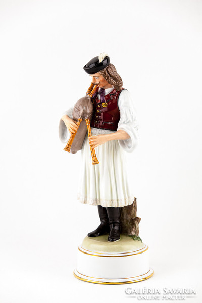 HERENDI, ZENÉLŐ EMBER OBOÁVAL KÉZZEL FESTETT PORCELÁN FIGURA! (P123)