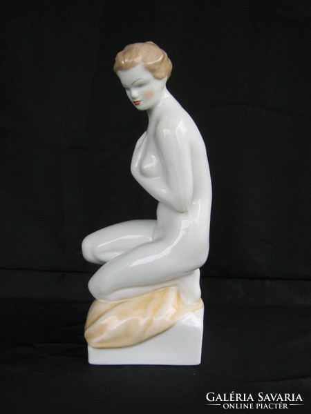 Hollóházi porcelán nagy méretű női akt