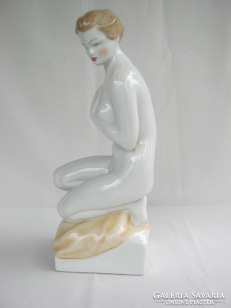 Hollóház porcelain large size female nude