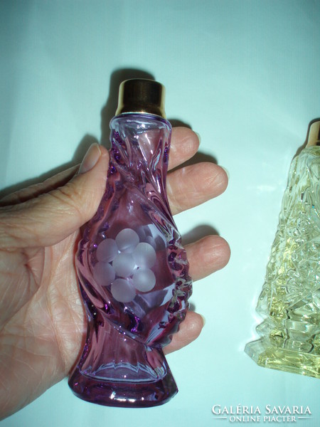 2 db aranyozott szájú ,antik kristály parfümös üveg