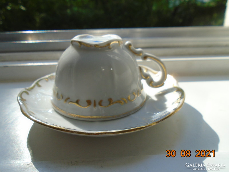 Gundel Zsolnay barokk dombor kézi arany mintás kávés csésze alátéttel