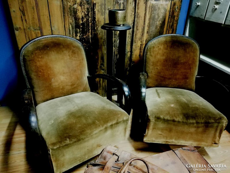 Art Deco hajlított keményfa fotel, plüss kárpittal