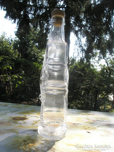 Hegedű formájú pálinkás üveg-díszüveg-avagy boros üveg